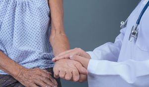 Atendimento médico para idosos: como garantir o melhor cuidado para quem você ama